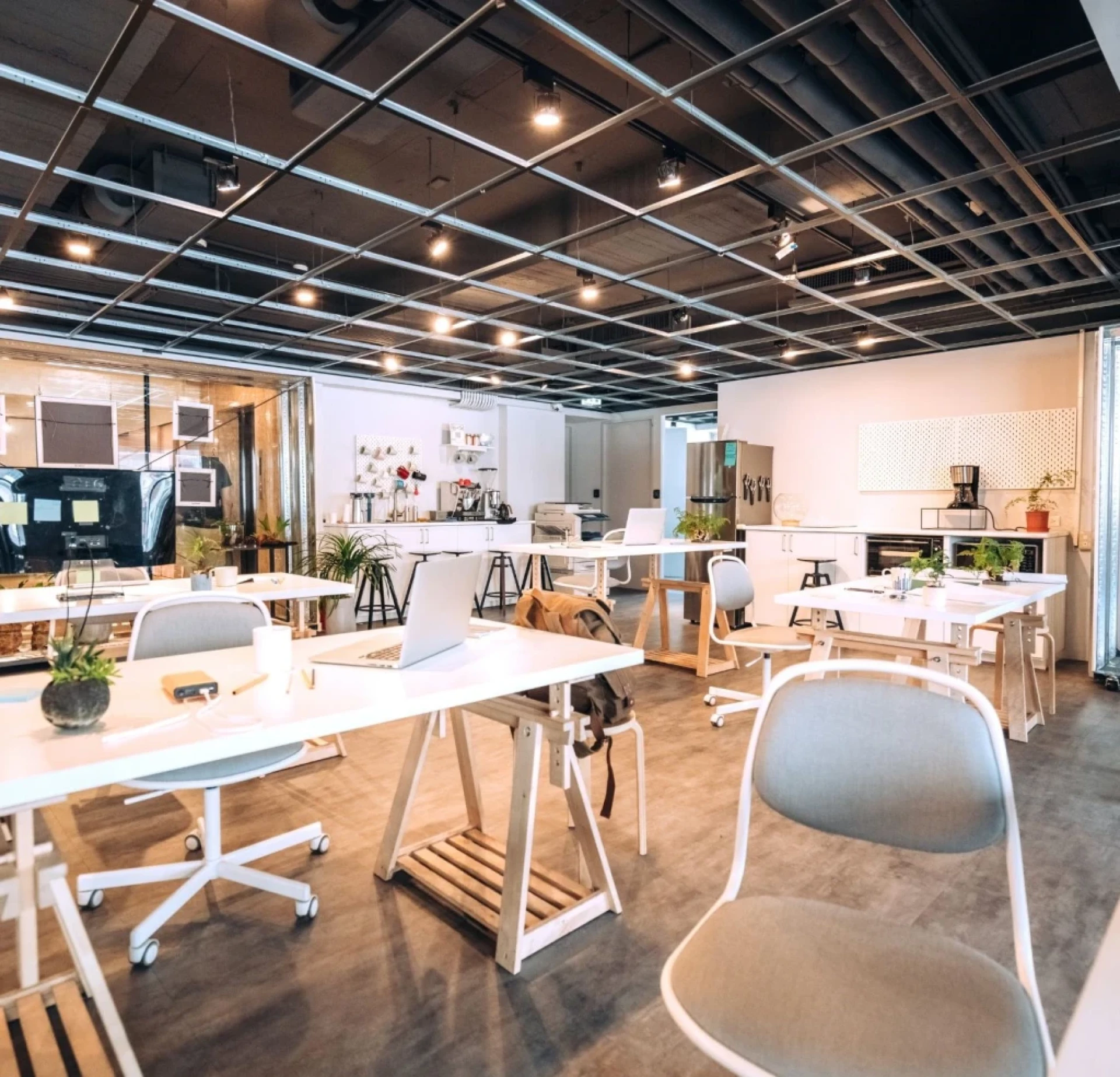 Revamping Coworking Spaces for the Hybrid Work Era with Baseworx